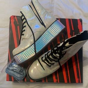 TUK platform space boots